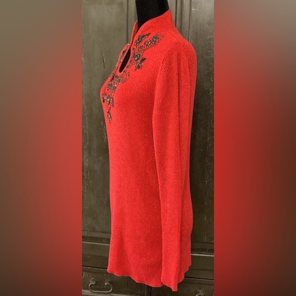 Objects Dart red O/S sparkly rhinestone Tunic sweater -Size Medium - Picture 2 of 10
